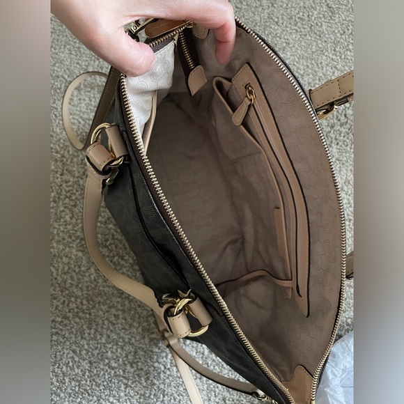 Michael Kors tote with crossbody strap - Picture 6 of 8